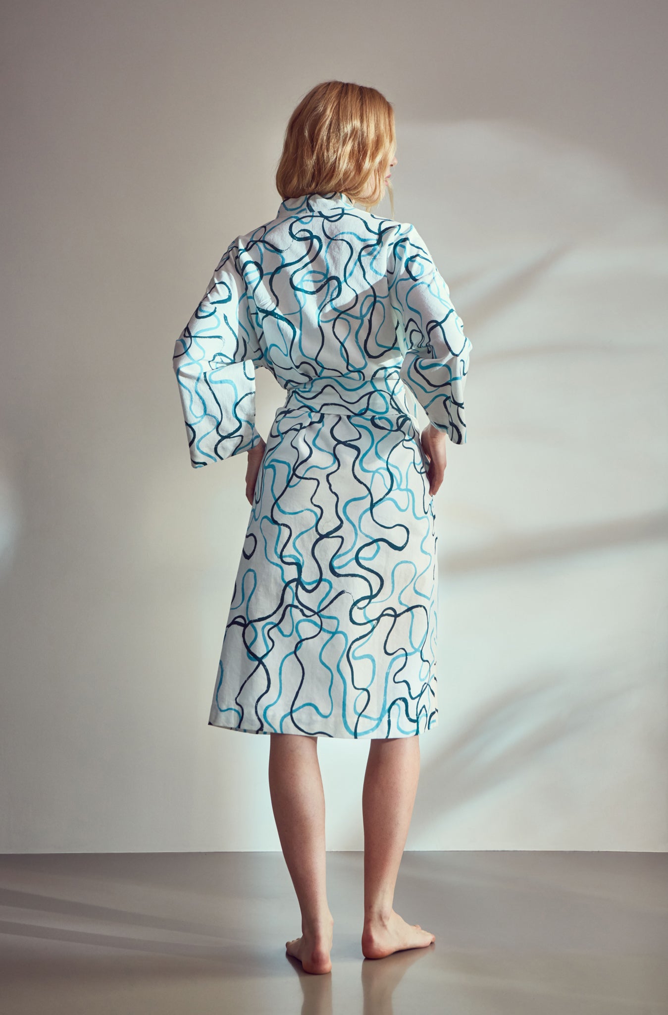 Crisp and clean, Egyptian Scribble calls to mind the sparkling waters of The River Nile. Hand crafted from the softest handwoven khadi cotton, our Scribble robe makes a perfect maternity gift or is an essential cover up to look elegant when walking from changing room to pool. Clean conscious shopping. Sustainable luxury at an affordable price.