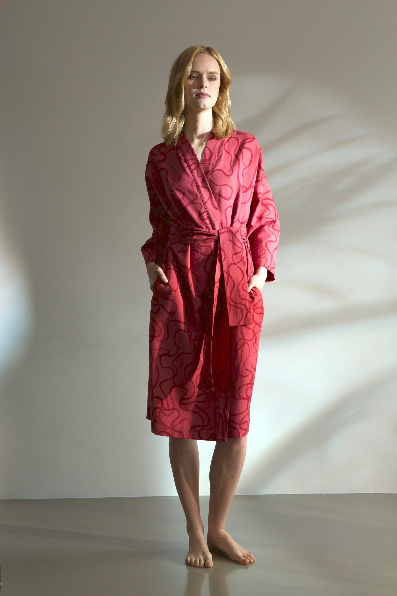 Grenat Scribble cotton robe