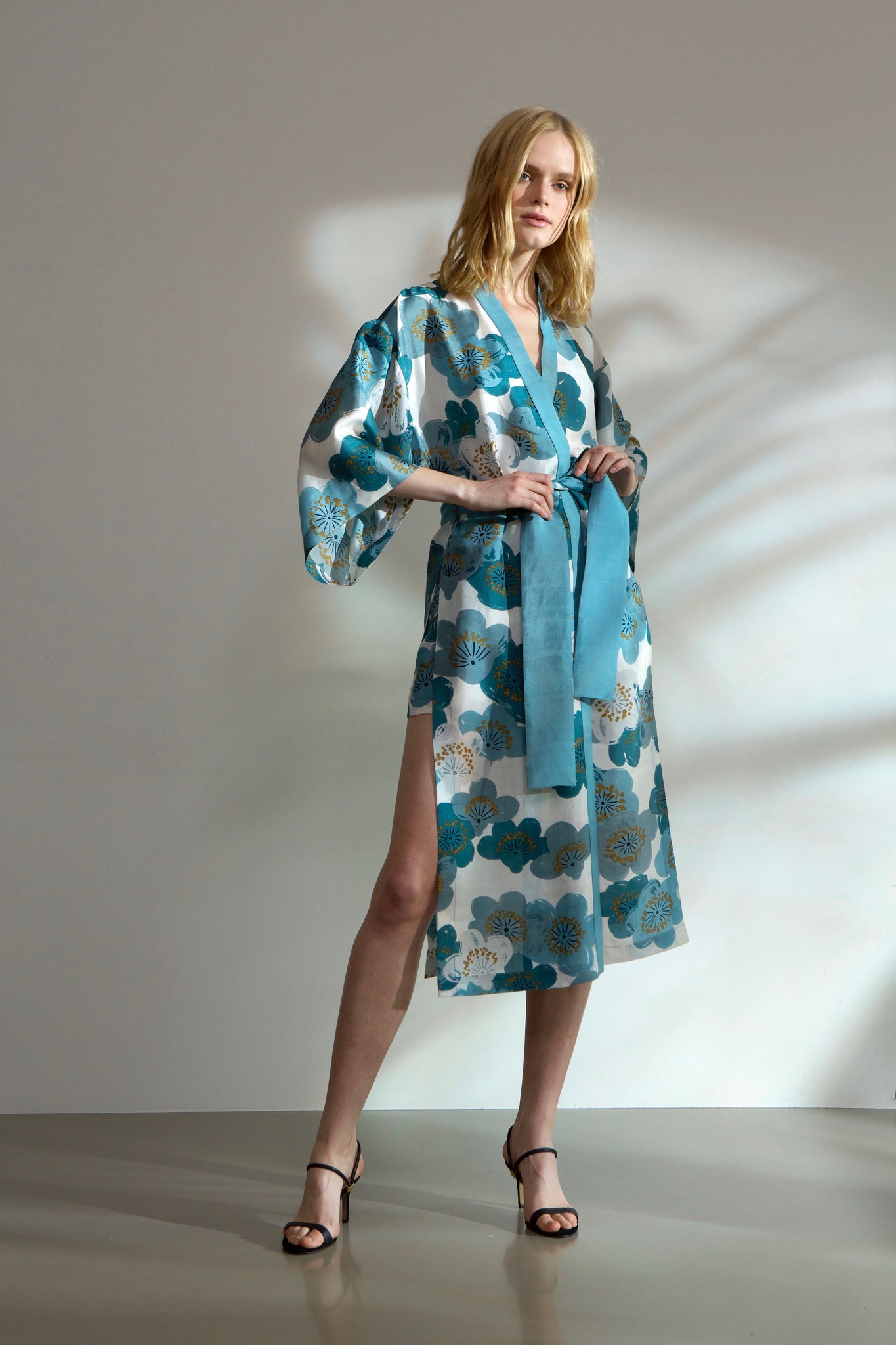 HAND WOVEN SILK KIMONO | SUSTAINABLE LUXURY | ROBE DE VOYAGE HAND WOVEN SILK KIMONO | SUSTAINABLE LUXURY | ROBE DE VOYAGE