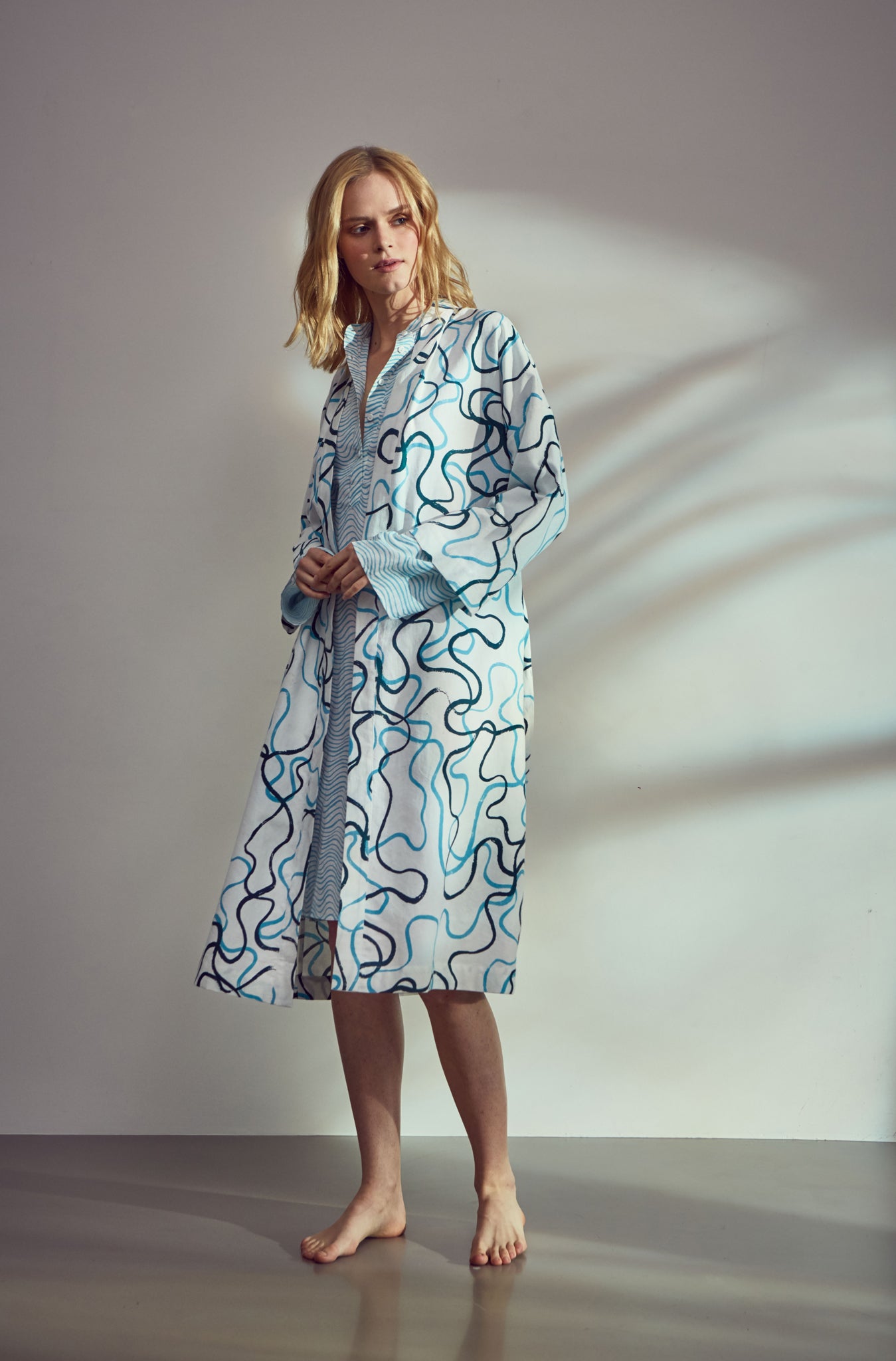 Crisp and clean, Egyptian Scribble calls to mind the sparkling waters of The River Nile. Hand crafted from the softest handwoven khadi cotton, our Scribble robe makes a perfect maternity gift or is an essential cover up to look elegant when walking from changing room to pool. Clean conscious shopping. Sustainable luxury at an affordable price. 
