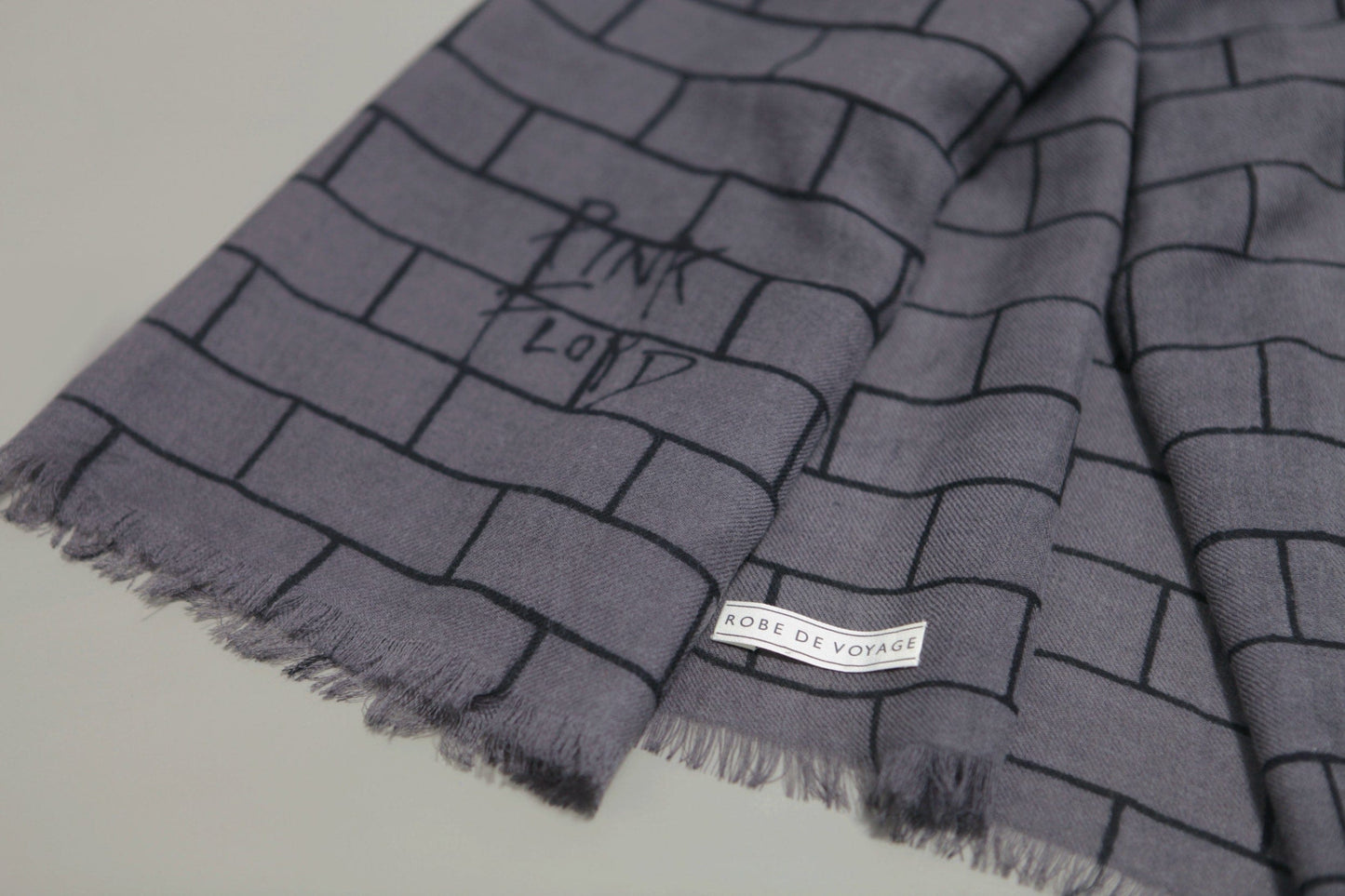 RobeDeVoyage Scarves Obsidian Wall