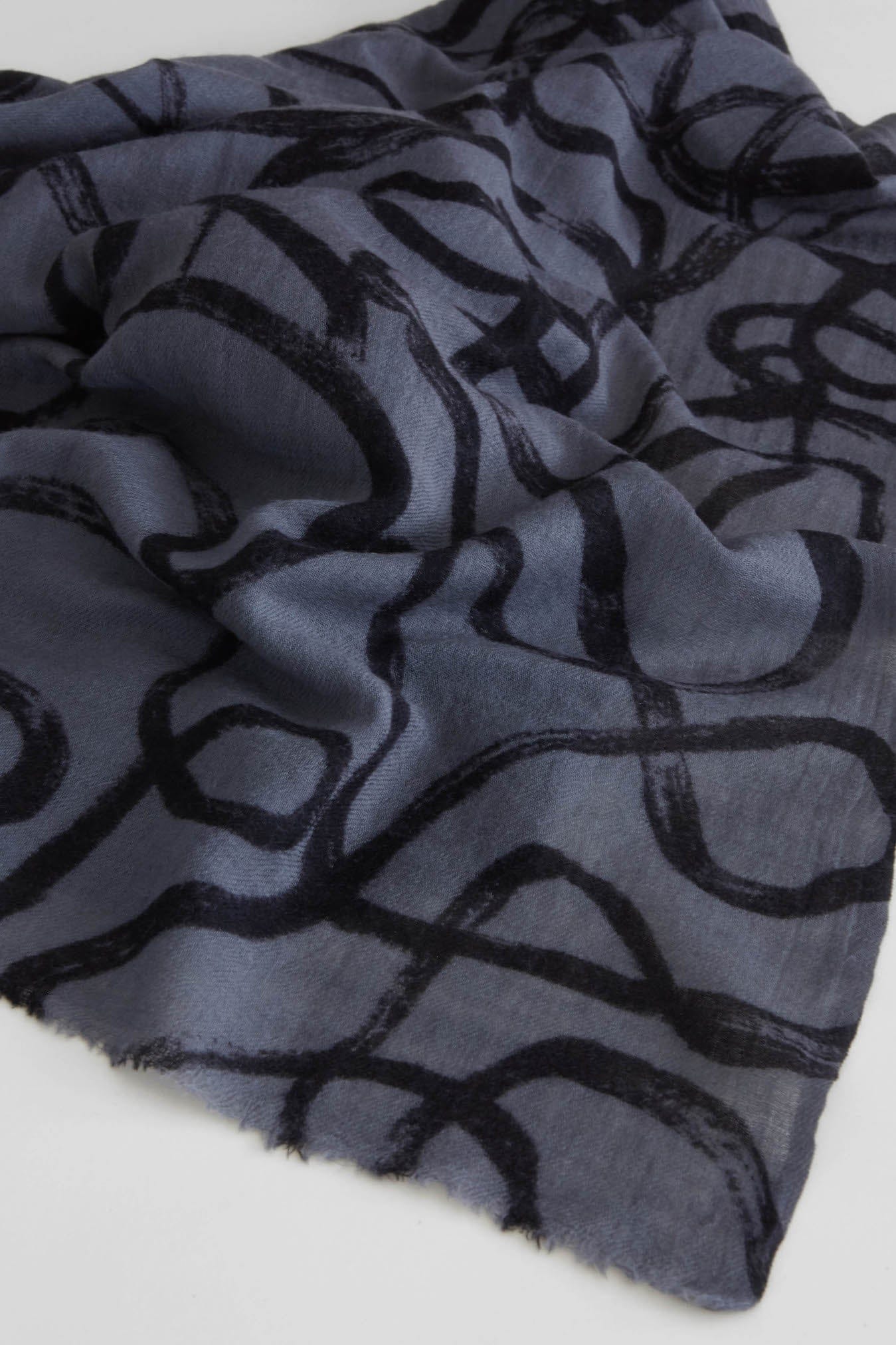 RobeDeVoyage Scarves Onyx Scribble